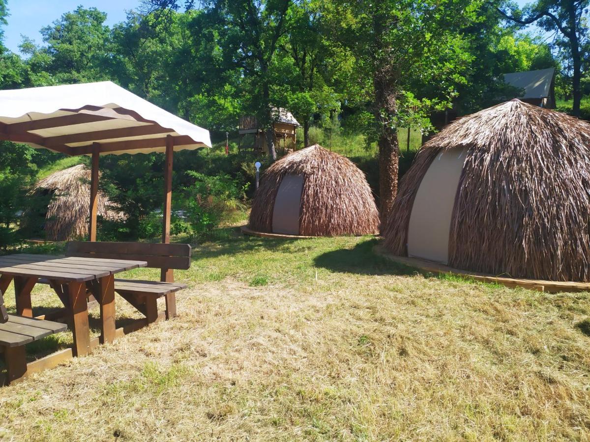 Camping Domaine De Senaud Albon Buitenkant foto