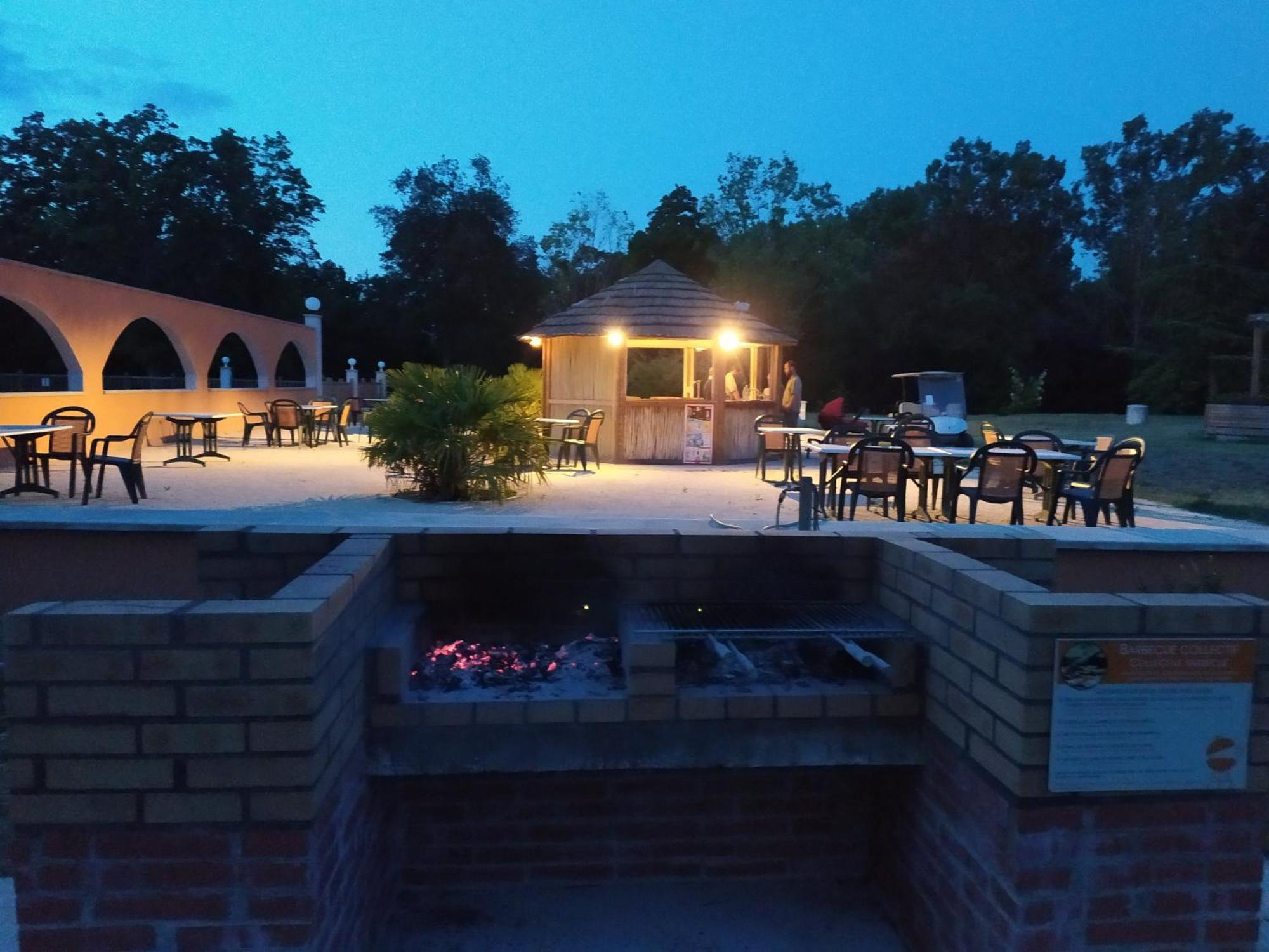 Camping Domaine De Senaud Albon Buitenkant foto