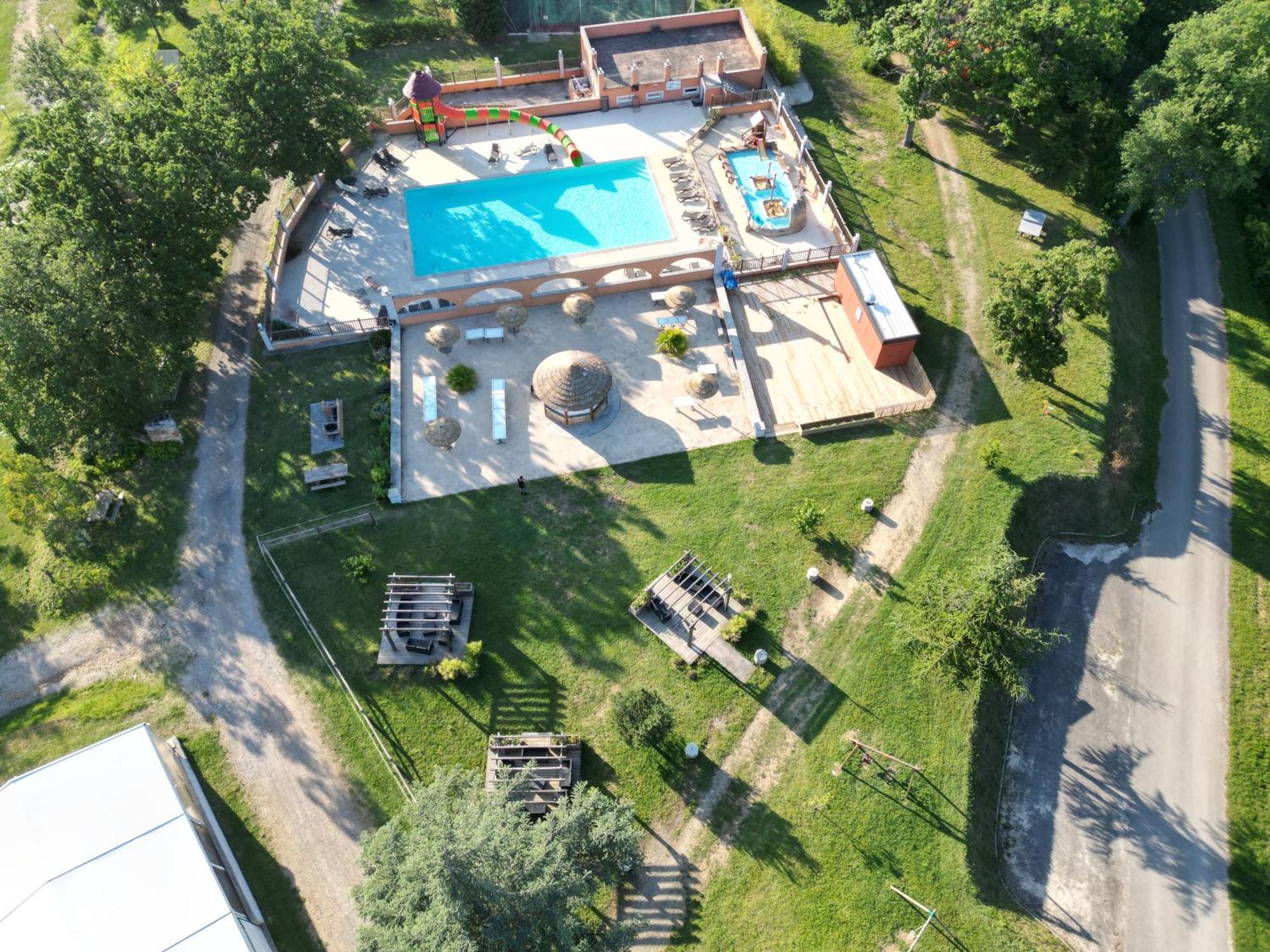 Camping Domaine De Senaud Albon Buitenkant foto