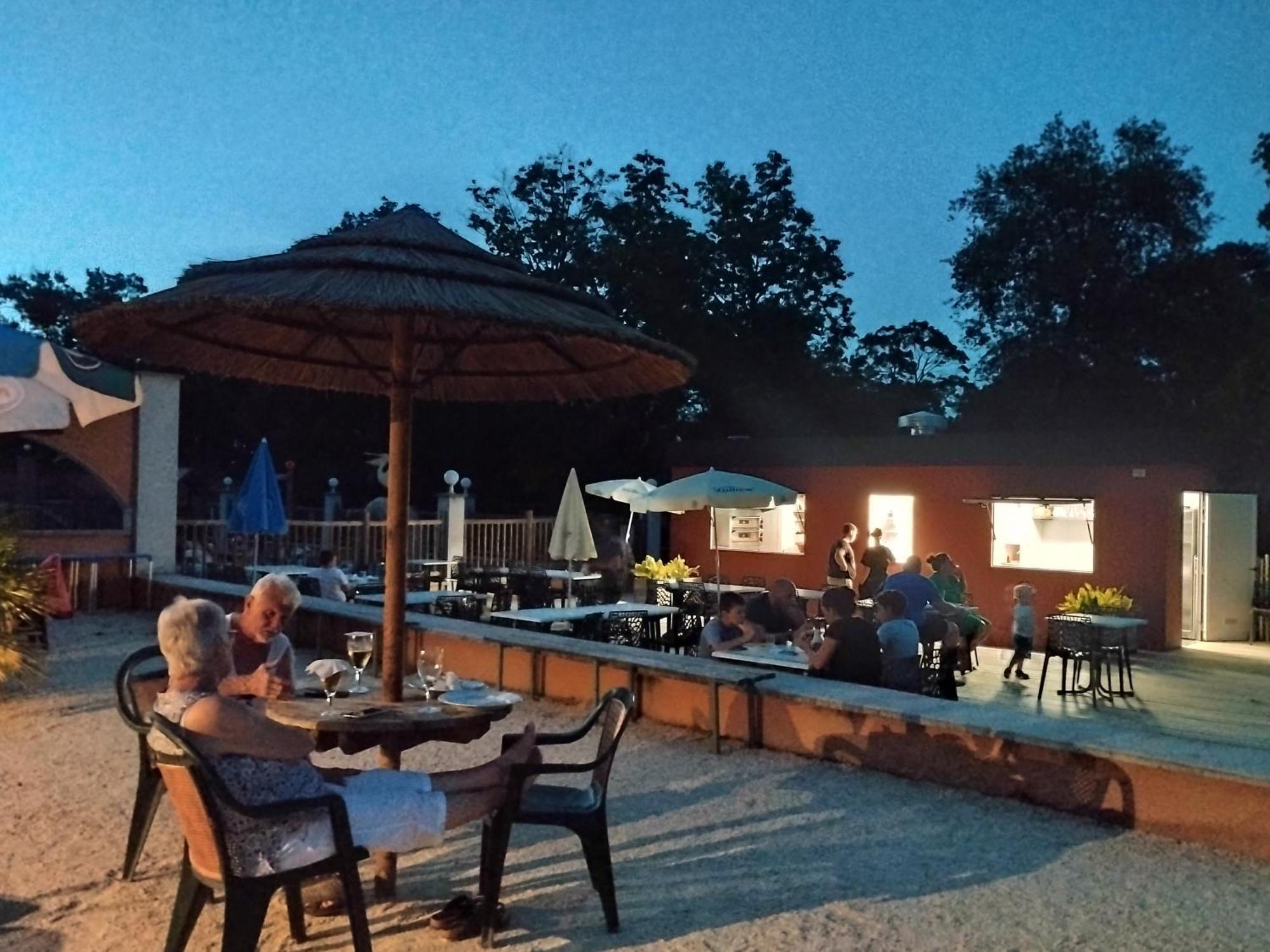 Camping Domaine De Senaud Albon Buitenkant foto