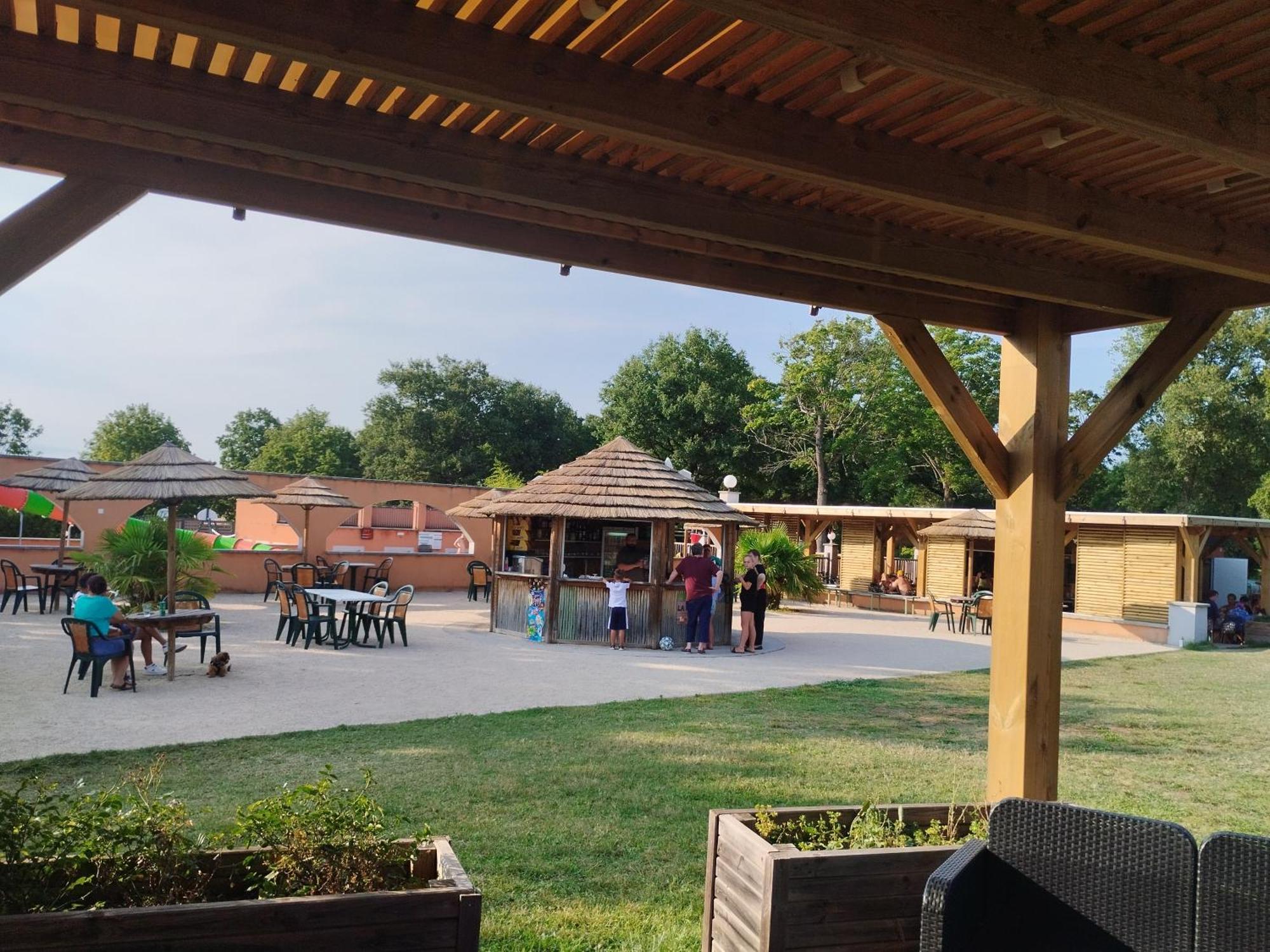Camping Domaine De Senaud Albon Buitenkant foto