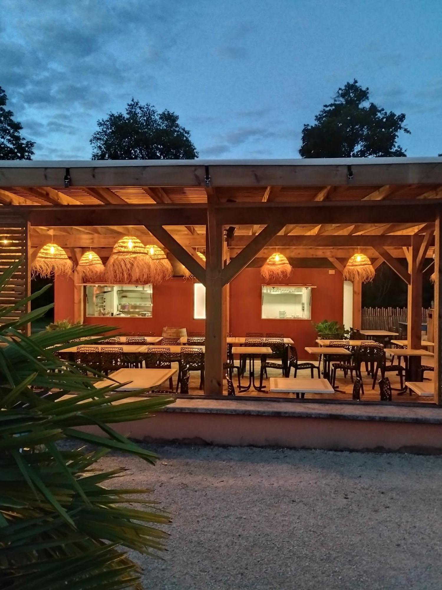 Camping Domaine De Senaud Albon Buitenkant foto